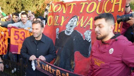 Galatasaray, Samsun’da çiçeklerle karşılandı! Mourinho’ya gönderme…