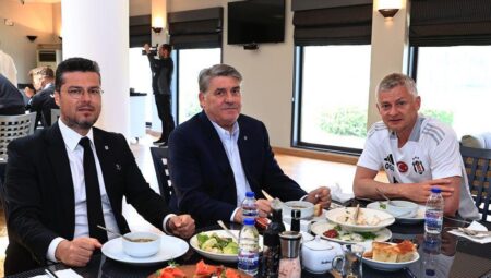 Lider Serdal Adalı’dan futbol kadrosuna ziyaret!