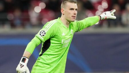 Lunin kimdir, nereli, kaç yaşında? İsmi Galatasaray ile anılan Lunin hangi gruplarda oynadı?