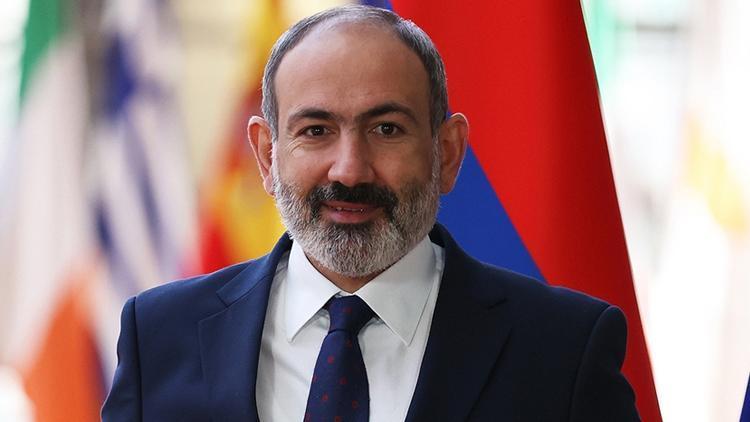 Paşinyan, Azerbaycan ve Türkiye bayraklarına saldırıyı kınadı