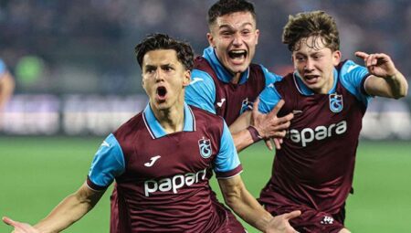 Trabzonspor 19 Yaş Altı Kadrosu, futbol yıldızlarının geçtiği arenada finale odaklandı