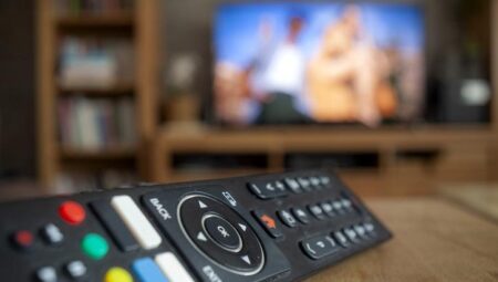 TV yayın akışı 27 Nisan Pazar || Bugün televizyonda hangi sinemalar ve diziler var? İşte Kanal D, Show TV, ATV, Star TV, TRT1, Now Tv ve TV8 yayın akışı listesi