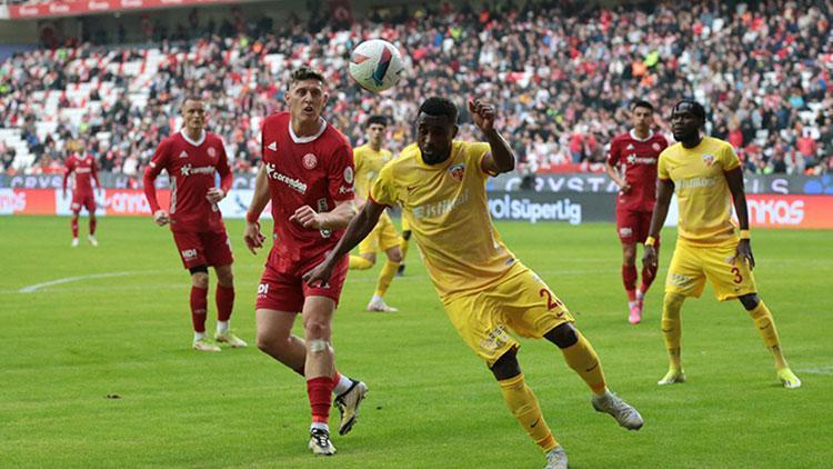 Anneler Günü’nde 1038 bayan Kayserispor-Antalyaspor maçını fiyatsız izleyecek
