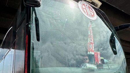 Antalyaspor U17 ekibine taşlı saldırı!