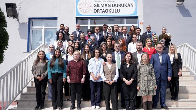 Bakan Tekin ortaokul öğrencileriyle buluştu