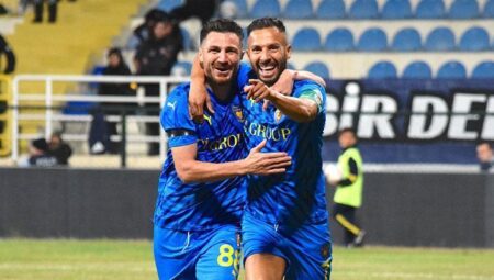 Eski Galatasaraylı Yasin Öztekin Bucaspor’da rekor kırdı