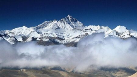 Everest’te yorgun düştü: Hayatını kaybetti