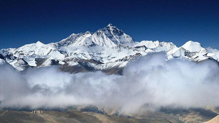 Everest’te yorgun düştü: Hayatını kaybetti