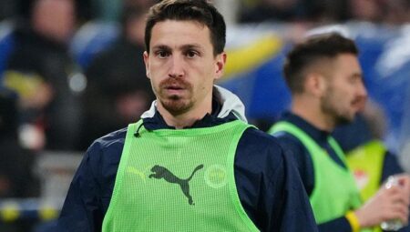 Fenerbahçe’de Mert Hakan Yandaş ameliyat oldu!