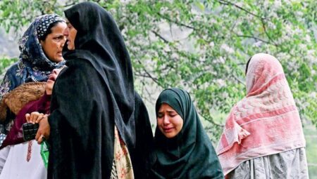 Hindistan-Pakistan hududunda endişe sürüyor: Olan sivillere oluyor