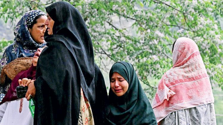 Hindistan-Pakistan hududunda endişe sürüyor: Olan sivillere oluyor