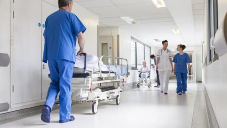 Klinik takviye elemanı nedir, ne iş yapar? Sağlık Bakanlığı 242 klinik destek elemanı alıyor