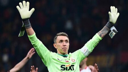 Mauro Icardi’den Muslera’ya: ‘Bir yıl daha kal’