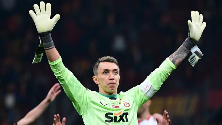 Mauro Icardi’den Muslera’ya: ‘Bir yıl daha kal’