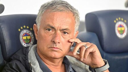 Mourinho hiçbir 11’i beğenmedi, hepsini değiştirdi!