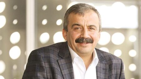 SIRRI SÜREYYA BAŞKAN CENAZE MERASİMİ PROGRAMI | Sırrı Süreyya Başkan’ın cenaze merasimi ne vakit, nerede olacak ve nereye defnedilecek? Resmi açıklama geldi!