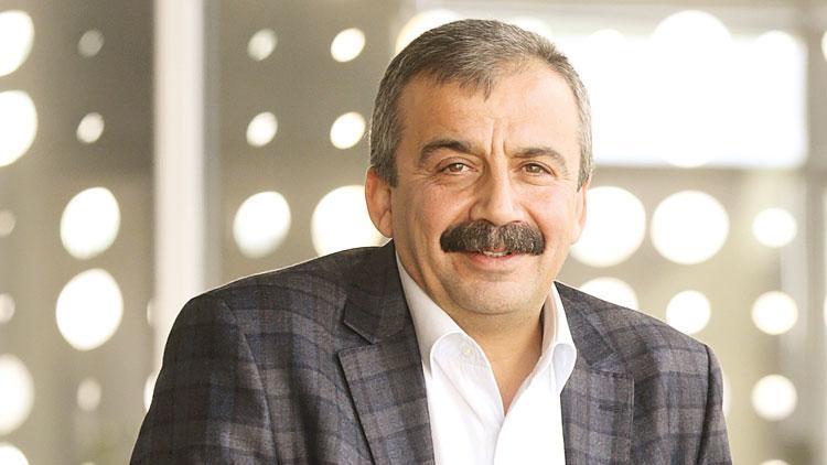 SIRRI SÜREYYA BAŞKAN CENAZE MERASİMİ PROGRAMI | Sırrı Süreyya Başkan’ın cenaze merasimi ne vakit, nerede olacak ve nereye defnedilecek? Resmi açıklama geldi!