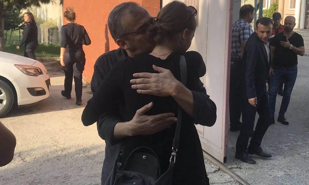 Sırrı Süreyya Öncü’nün eski eşi kimdir? Halide Tülay Demirsöz kaç yaşında, nereli, çocuğu var mı? İşte Sırrı Süreyya Başkan’ın eşi Halide Tülay Demirsöz’in hayatı ve biyografisi!