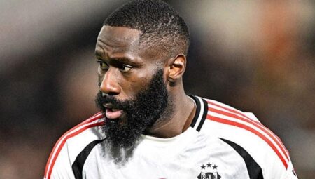 Solskjaer son kararını verdi! ‘Takımda kalmalı!’