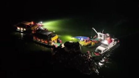 Turistleri taşıyan 4 tekne alabora oldu: 10 meyyit