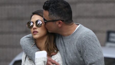 16 yıllık evliliğini çabuk unuttu… Hoş oyuncu beş ayda yeni sevgili buldu… Gül bahçesinde bilinmeyen buluşma