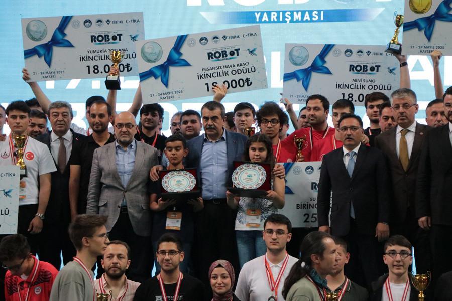 Bakan Tekin: Bilgiyi beceriye dönüştürmek istiyoruz… Aktifliğin canlı yayını Demirören MTAL’den
