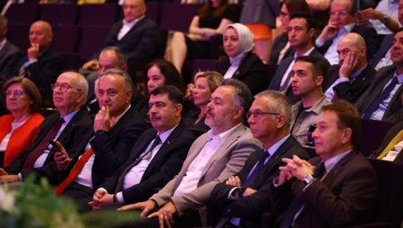 Dijital çağda eğitim yine şekilleniyor… ‘Geleceği inşa etmek artık bir sorumluluk’