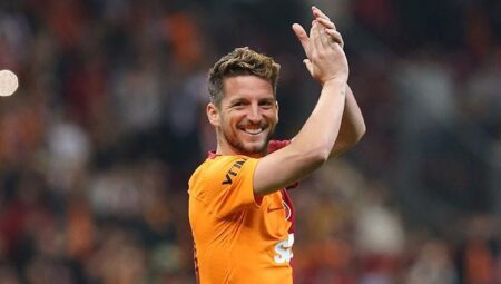 Galatasaraylı Mertens’ten emeklilik açıklaması! ‘Dört gözle bekliyorum’