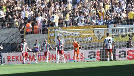 Karşıyaka’da taraftar-futbolcu gerilimi!