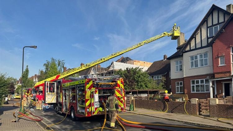 Londra’da çıkan yangında 3’ü çocuk, 4 kişi öldü