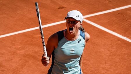‘Toprağın kraliçesi’ Swiatek, Roland Garros’ta üst üste 4. şampiyonluk için korta çıkacak