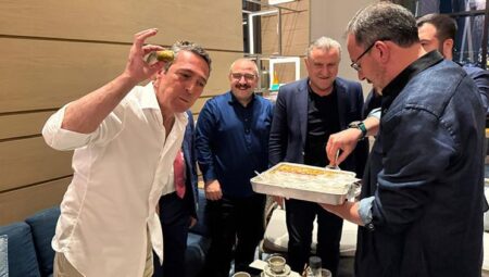 Varank ve Kasapoğlu’ndan Fenerbahçe Başkanı Ali Koç’a baklava ikramı