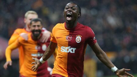 Werder Bremen’den Derrick Köhn açıklaması! ‘Galatasaray ile görüşmeler sürüyor’