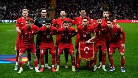 A Ulusal Futbol Ekibi ABD ve Meksika maçları için toplanıyor