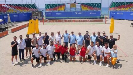 Alanya’da plaj voleybolu heyecanı!