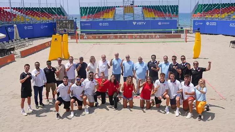 Alanya’da plaj voleybolu heyecanı!