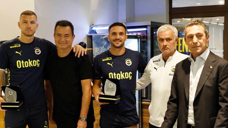 Ali Koç’tan Tadic ve Dzeko’ya teşekkür plaketi!