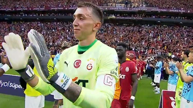Başakşehir, şampiyon Galatasaray’ı alkışladı!