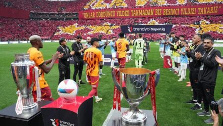 Canlı: Galatasaray 25. şampiyonluğunu konutunda kutluyor!