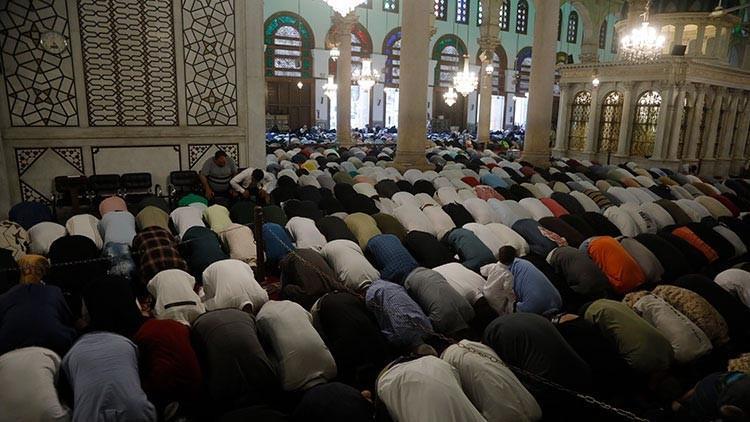 Dünyanın dört bir yanından Müslümanlar, bayram namazı kıldı