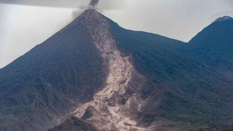 Fuego Yanardağı patladı! Halk tahliye edildi, eğitime orta verildi