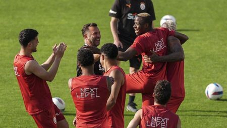 Galatasaray’da Başakşehir maçı öncesi sevinçli antrenman