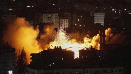 İsrail’den arefe gecesi Beyrut’a hava saldırısı