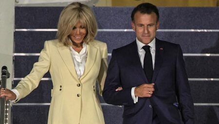 Macron çifti bu defa de el ele pozlarıyla gündeme oturdu: ‘Sorun olmadığını kanıtlamak için rol yapıyorlar iddiası! Vücut lisanı uzmanları hareketlerini tahlil etti