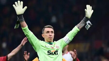 Muslera Galatasaray’dan gitti mi, futbolu bırakıyor mu? Fernando Muslera ne vakit Galatasaray’a geldi, hangi gruba gidiyor?