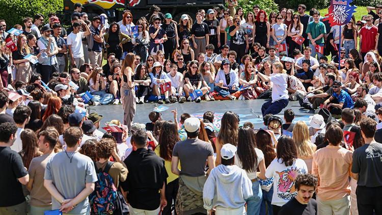 Sokak Dansının En Düzgünleri Sahnede