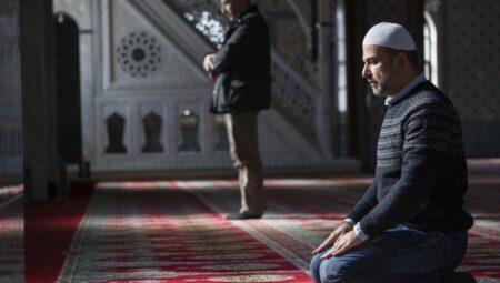 Teşrik tekbirleri ne vakit bitecek / sona erecek? Teşrik tekbiri Arapça okunuşu ve Türkçe anlamı! Teşrik tekbiri getirmenin dini kararı nedir?