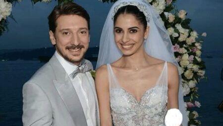 Ünlü çiftin mutluluğuna dostları da dahil oldu… Hakkı verilmiş bir 10 yıl!