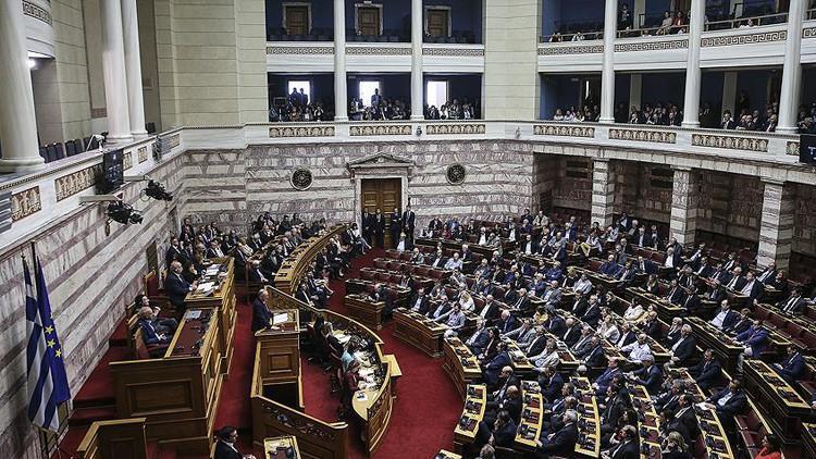 Yunanistan’da çok sağcı 3 meclis üyesinin milletvekilliği düşürüldü